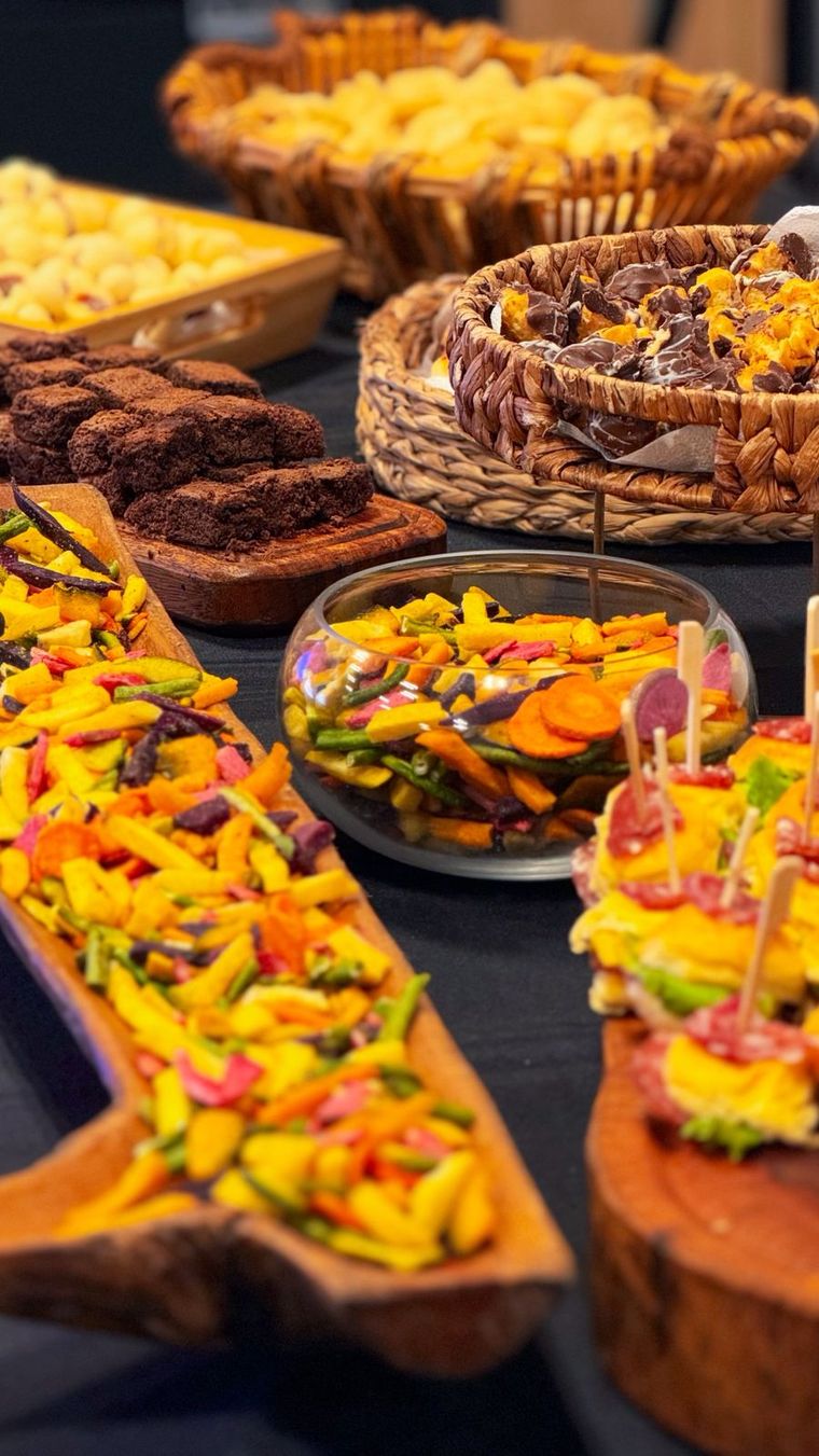 Ilha de finger foods coloridos